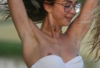 Sarah Hyland nipslip