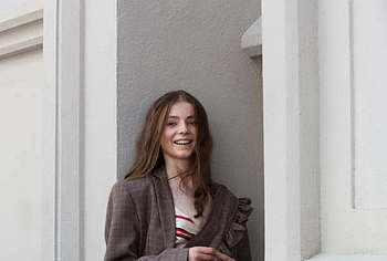 Thomasin McKenzie tits