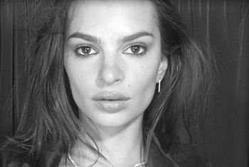 emily ratajkowski tits