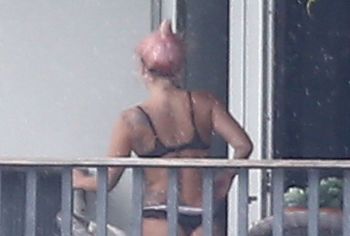 lady gaga nipslip