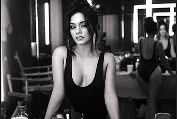 vanessa hudgens naked