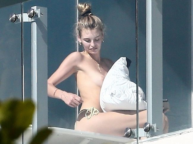 Roosmarijn de Kok nude photos