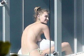 Roosmarijn de Kok topless photos