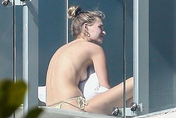 Roosmarijn de Kok topless