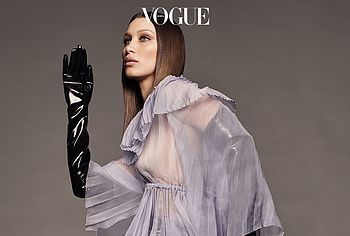 Bella Hadid oops