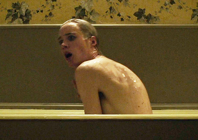 Mackenzie Davis nude