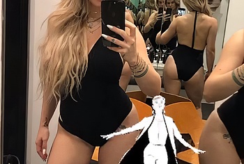 Joanna Jojo Levesque naked