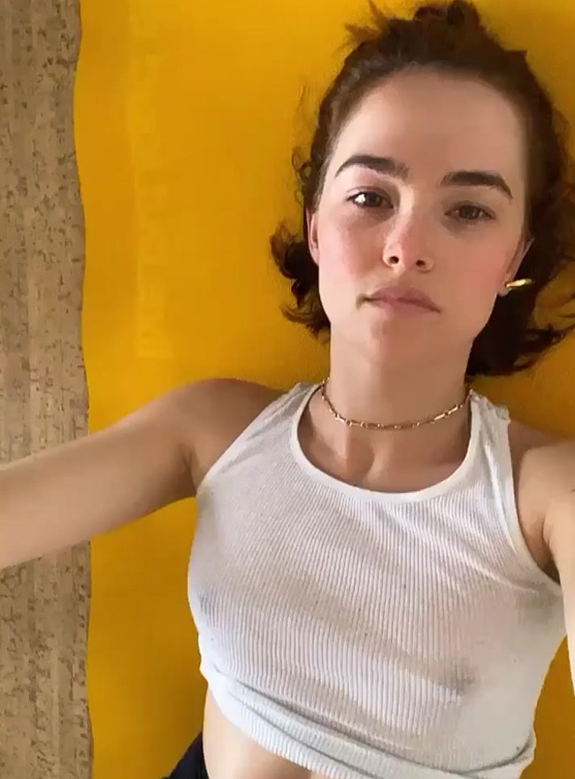 Zoey Deutch tits