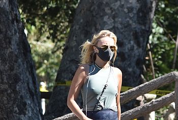 Malin Akerman hard nipples