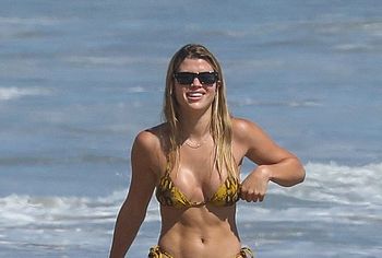 Sofia Richie nipslips
