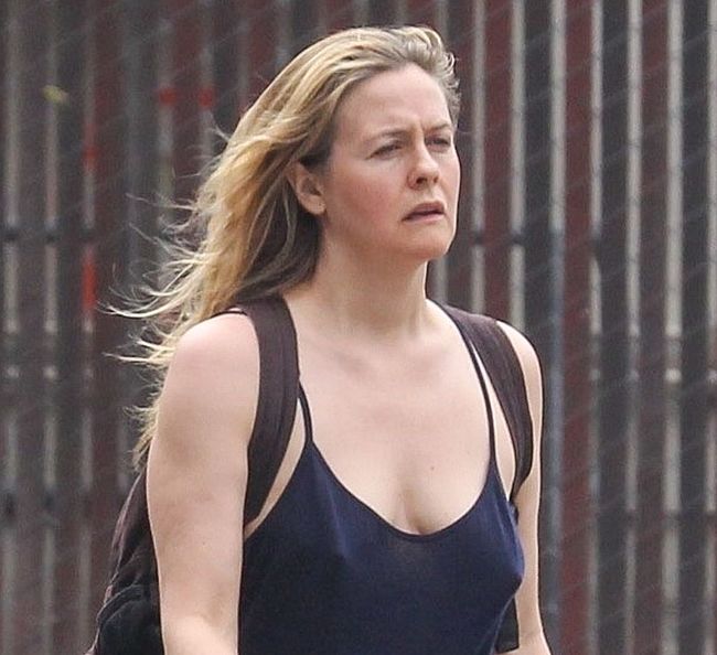 Alicia Silverstone pussy photos