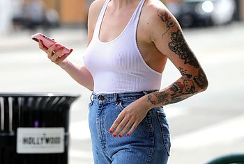 Ireland Baldwin tits