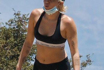 Miley Cyrus leaked porn