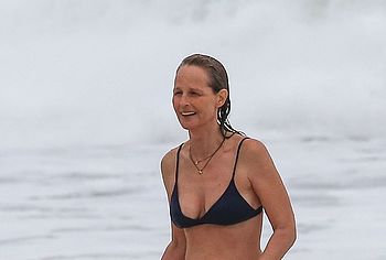 Helen Hunt topless nude pics