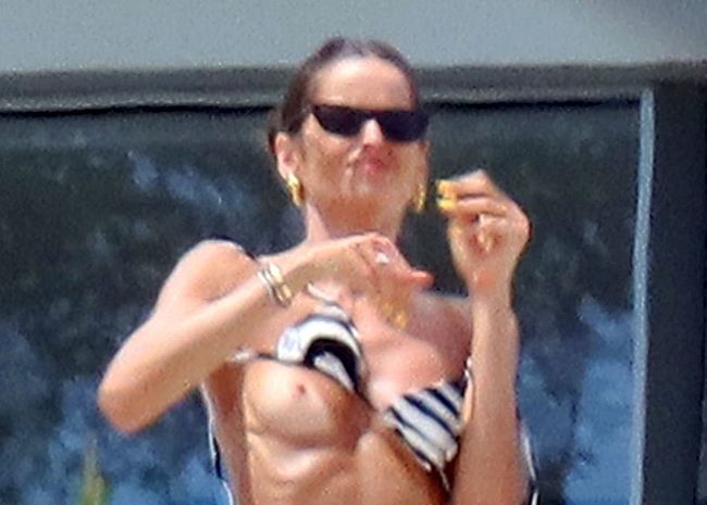 Izabel Goulart leaked nude scandal