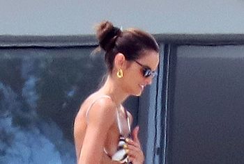 Izabel Goulart naked