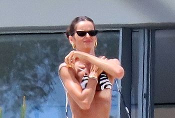 Izabel Goulart topless