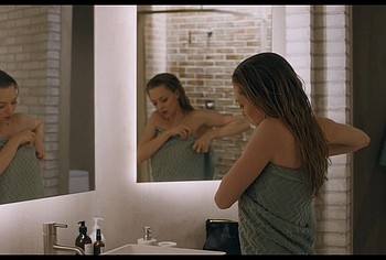 Amanda Seyfried naked topless