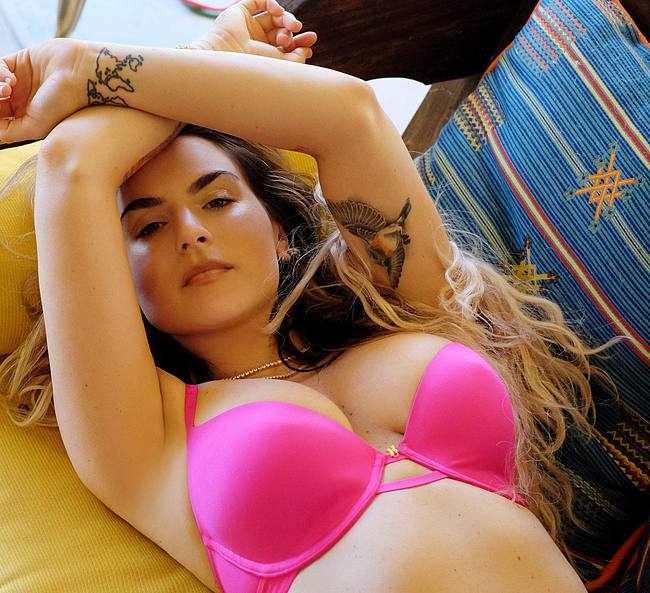 Joanna Jojo Levesque topless leaked nude