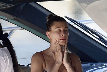 Hailey Rhode Bieber tits topless