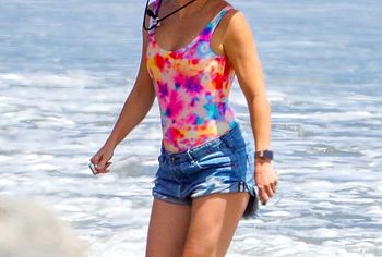 Kate Hudson sexy beach