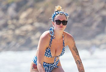Ireland Baldwin pussy slip