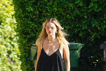 Margot Robbie nude