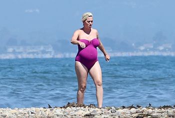 Katy Perry pussy beach pics