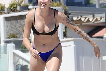 Ireland Baldwin nipples