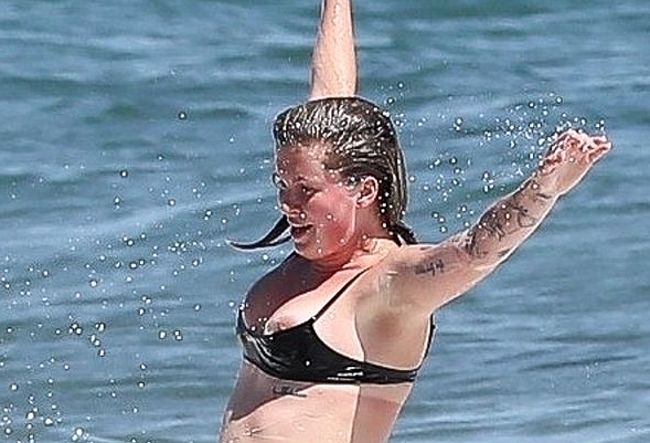 Ireland Baldwin nude tits sex