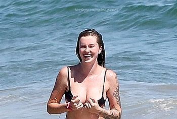 Ireland Baldwin tits oops