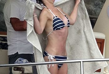 Emilia Clarke lesbian sex