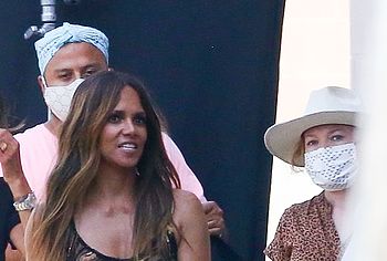 Halle Berry nipslip