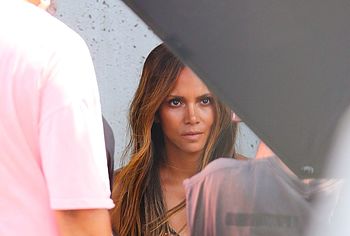 Halle Berry nude pics