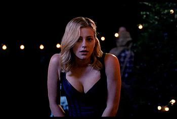 Lili Reinhart sexy