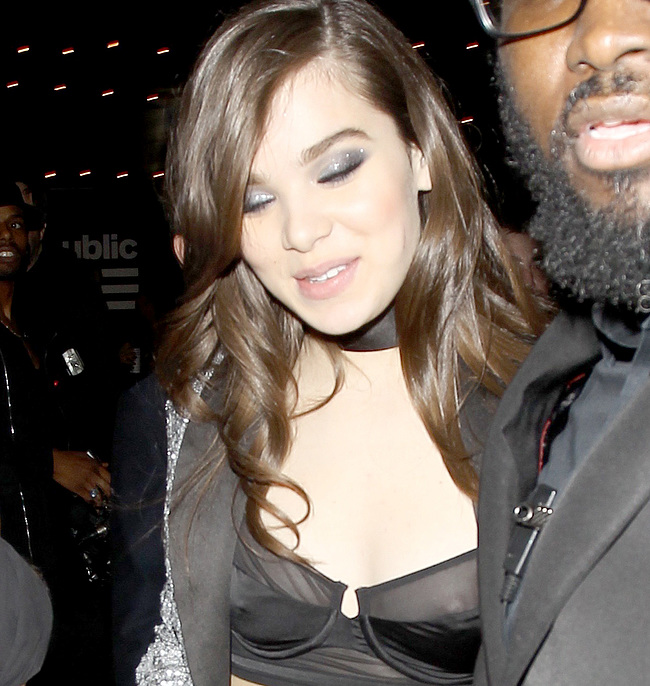 Hailee Steinfeld oops