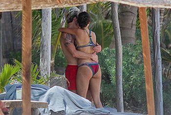 Nina Dobrev ass photos