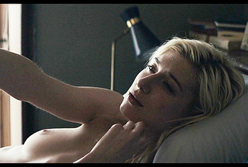 Elizabeth Debicki topless