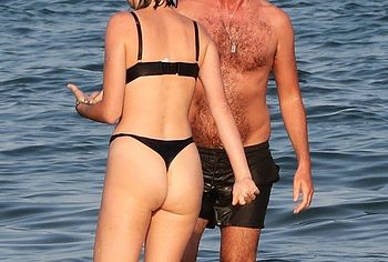 Maya Hawke pussy shots