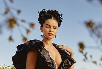 Selena Gomez nipples