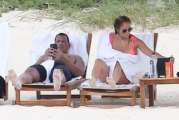 Jennifer Lopez beach pics