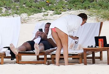 Jennifer Lopez pussy shots