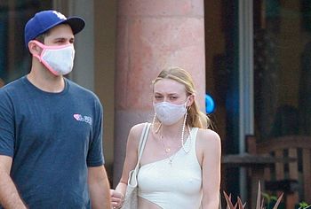 Dakota Fanning topless