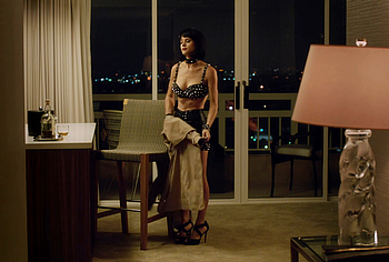 Lyndsy Fonseca striptease