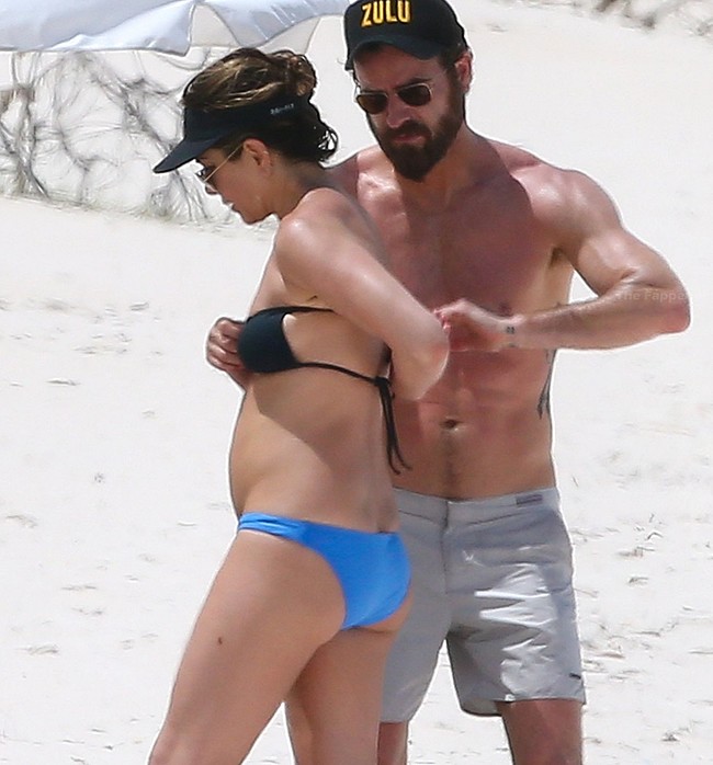 Jennifer Aniston nude photos