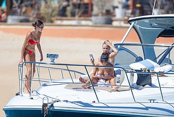 Olivia Culpo tits photos