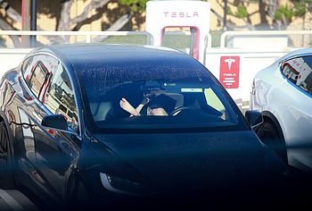 Ariel Winter paparazzi