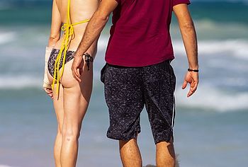 Rose McGowan booty beach photos
