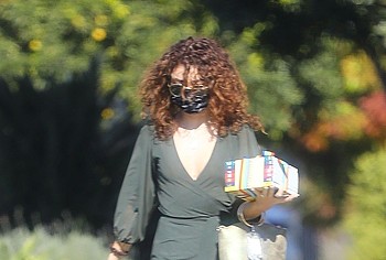 Sarah Hyland nude photos