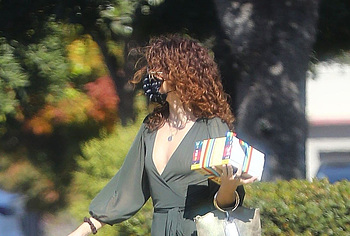 Sarah Hyland see through